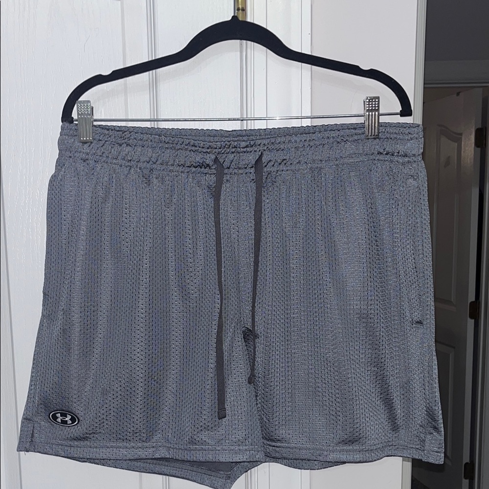 Under Armour dark gray mesh athletic shorts Size XL